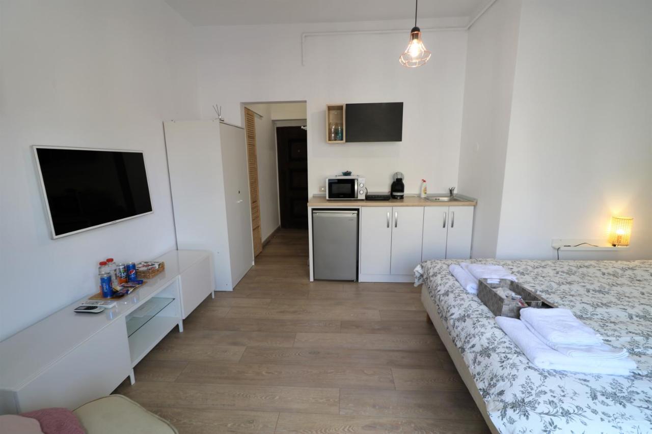 Lovely City Center Apartment - Free Minibar Bukarest Exteriör bild