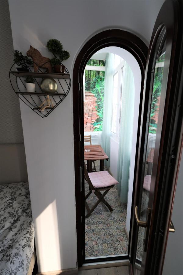 Lovely City Center Apartment - Free Minibar Bukarest Exteriör bild