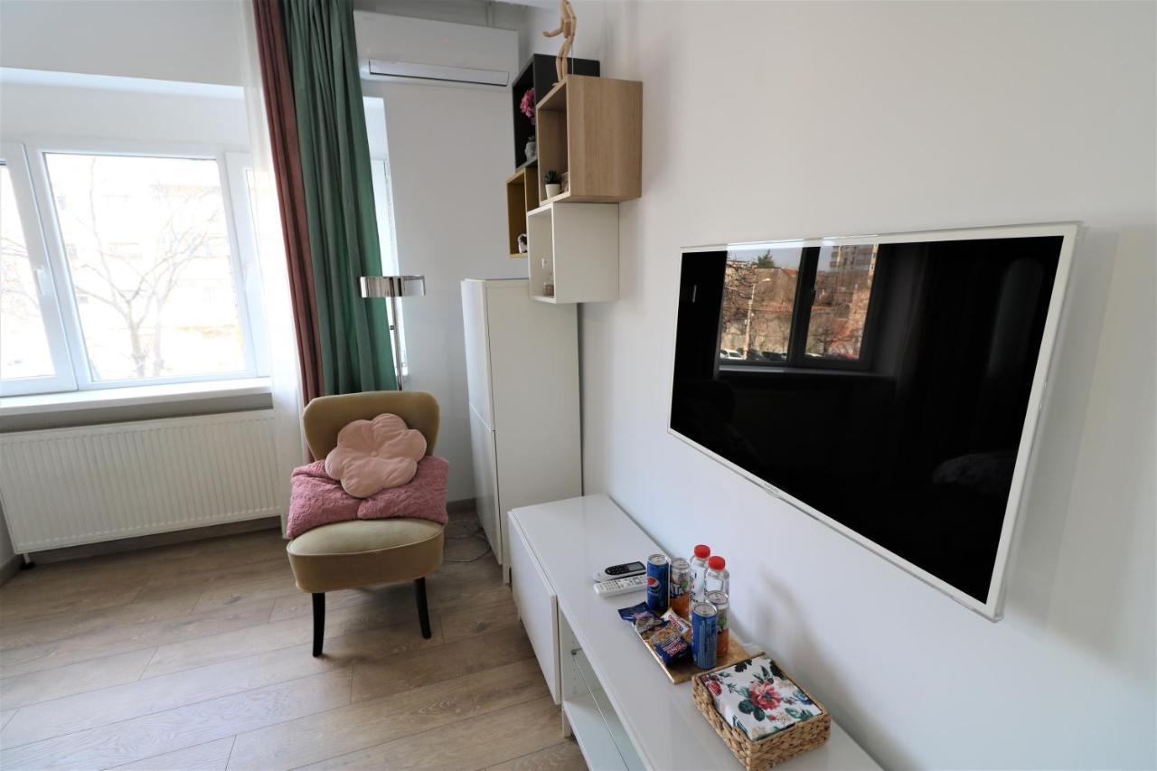 Lovely City Center Apartment - Free Minibar Bukarest Exteriör bild