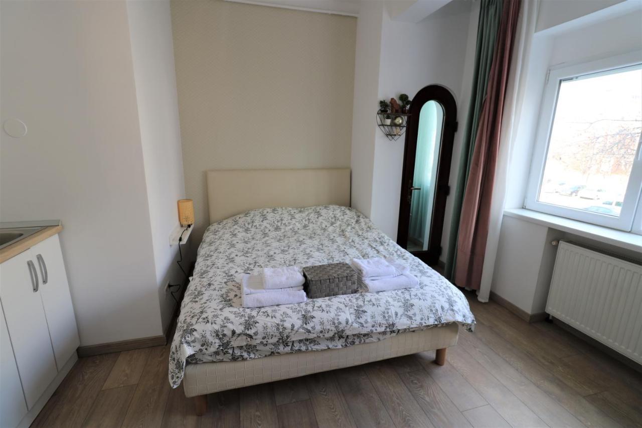 Lovely City Center Apartment - Free Minibar Bukarest Exteriör bild