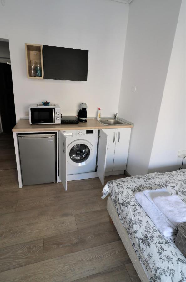 Lovely City Center Apartment - Free Minibar Bukarest Exteriör bild