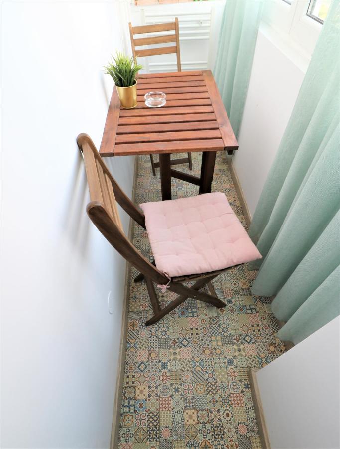 Lovely City Center Apartment - Free Minibar Bukarest Exteriör bild